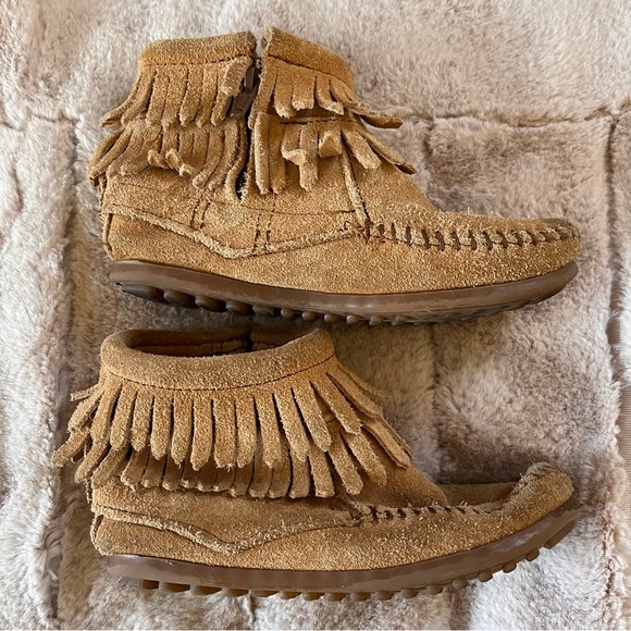 Minnetonka Double Fringe Side Zip Boot - Size 11 - Picture 4 of 11